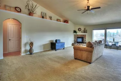 107 Sky Hawk Dr, Eagle Point, OR 97524 photo 4