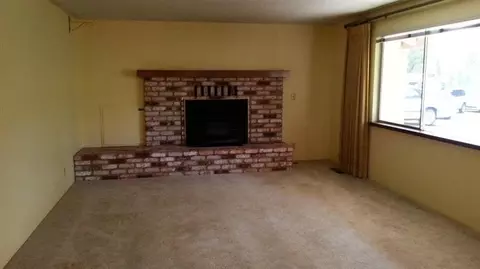 369 Ruby Dr, Grants Pass, OR 97527 photo 4