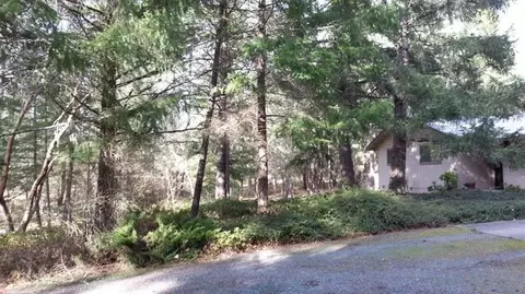 369 Ruby Dr, Grants Pass, OR 97527 photo 2