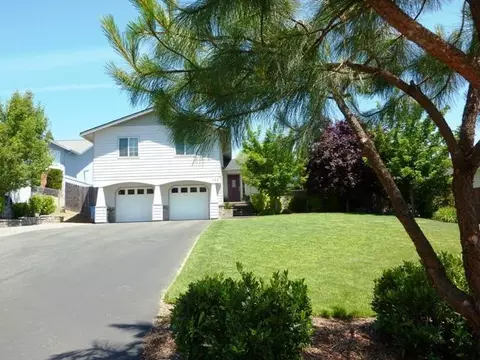 102 Willow Ln, Rogue River, OR 97537 photo 1
