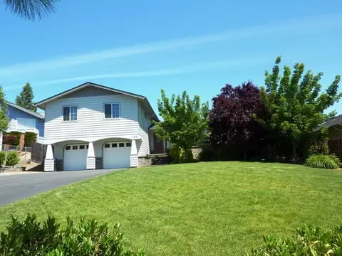 102 Willow Ln, Rogue River, OR 97537 photo 2
