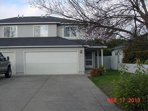 581 Mountain View Dr, Central Point, OR 97502 photo 1