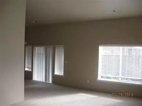 306 Live Oak Loop, Central Point, OR 97502 photo 2