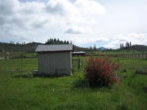 1248 Hammel Rd, Eagle Point, OR 97524 photo 4