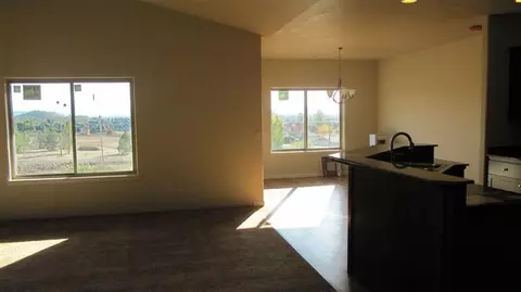 1038 Azure Way, Eagle Point, OR 97524 photo 5