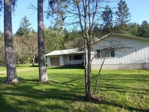 595 Jackadel Ln, Cave Junction, OR 97523 photo 4