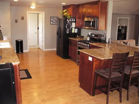 972 Win Way, Eagle Point, OR 97524 photo 3