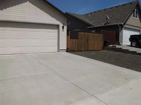 884 Win Way, Eagle Point, OR 97524 photo 2