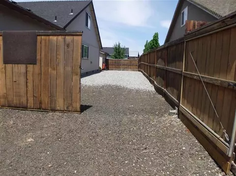 884 Win Way, Eagle Point, OR 97524 photo 3