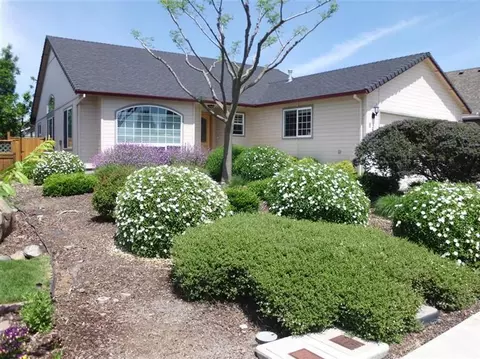884 Win Way, Eagle Point, OR 97524 photo 1