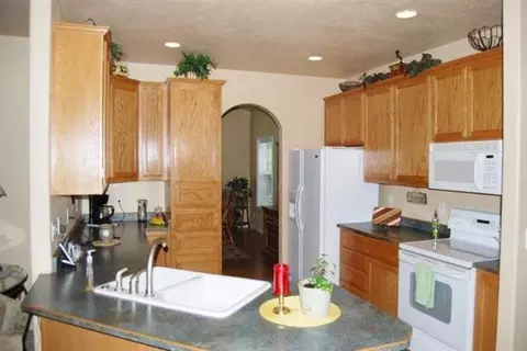 919 Sandoz St, Central Point, OR 97502 photo 8