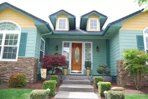 919 Sandoz St, Central Point, OR 97502 photo 2