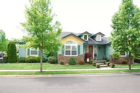 919 Sandoz St, Central Point, OR 97502 photo 1