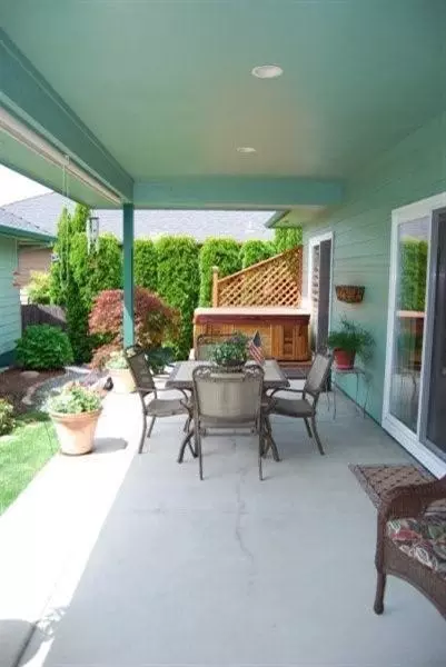 919 Sandoz St, Central Point, OR 97502 photo 4