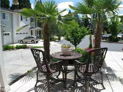 672 Shadow Way, Central Point, OR 97502 photo 14