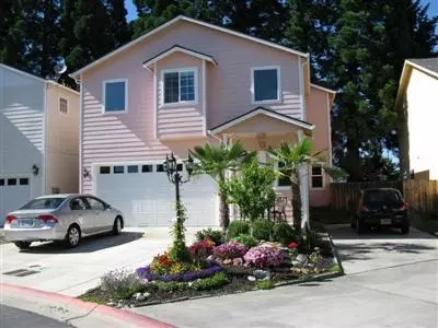 672 Shadow Way, Central Point, OR 97502 photo 1