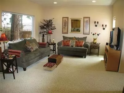 672 Shadow Way, Central Point, OR 97502 photo 2