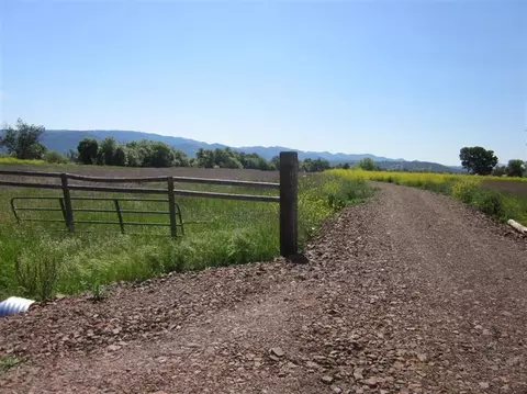 5591 Upton Rd, Central Point, OR 97502 photo 1