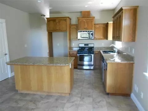 1132 Highlands Dr, Eagle Point, OR 97524 photo 3