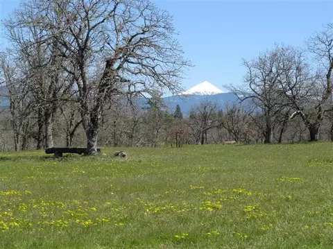 444 Ayres St, Eagle Point, OR 97524 photo 1