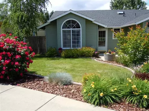 520 C St, Phoenix, OR 97535 photo 2