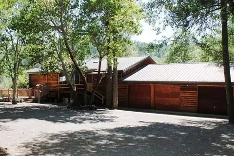 401 Long Branch Rd, Eagle Point, OR 97524 photo 1