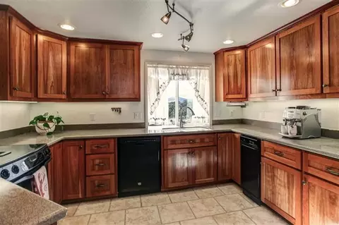 949 Mountain View Rd, Eagle Point, OR 97524 photo 6