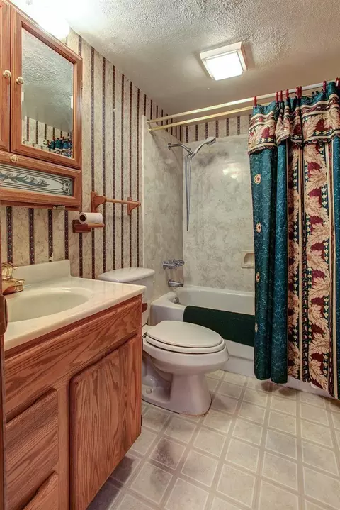 949 Mountain View Rd, Eagle Point, OR 97524 photo 14