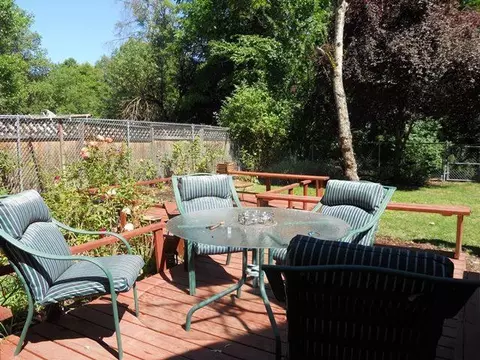 417 S Royal Ave, Eagle Point, OR 97524 photo 3