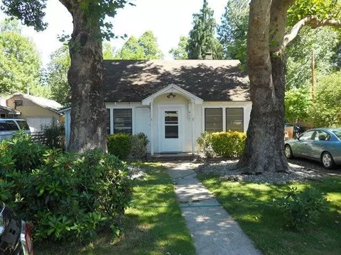 417 S Royal Ave, Eagle Point, OR 97524 photo 1