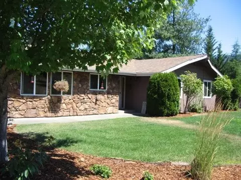 1415 Summit Loop, Grants Pass, OR 97527 photo 1