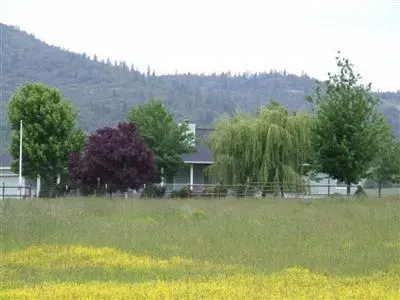 5018 Brophy Rd, Eagle Point, OR 97524 photo 2