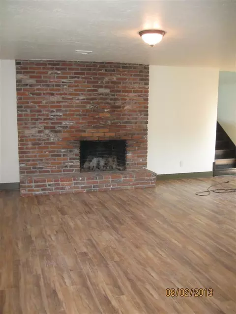 511 B St, Phoenix, OR 97535 photo 4