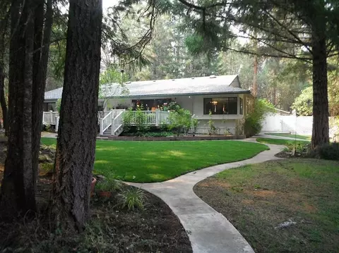 385 Fields Rd, Williams, OR 97544 photo 3