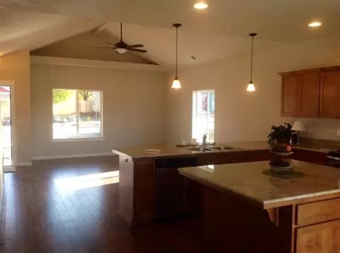 316 Everett Way, Talent, OR 97540 photo 4