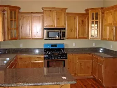 900 Win Way, Eagle Point, OR 97524 photo 2
