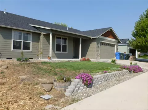 900 Win Way, Eagle Point, OR 97524 photo 1