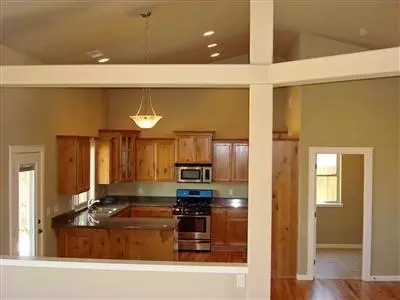900 Win Way, Eagle Point, OR 97524 photo 5