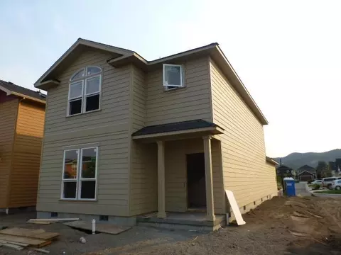 1147 N Haskell St, Central Point, OR 97502 photo 2