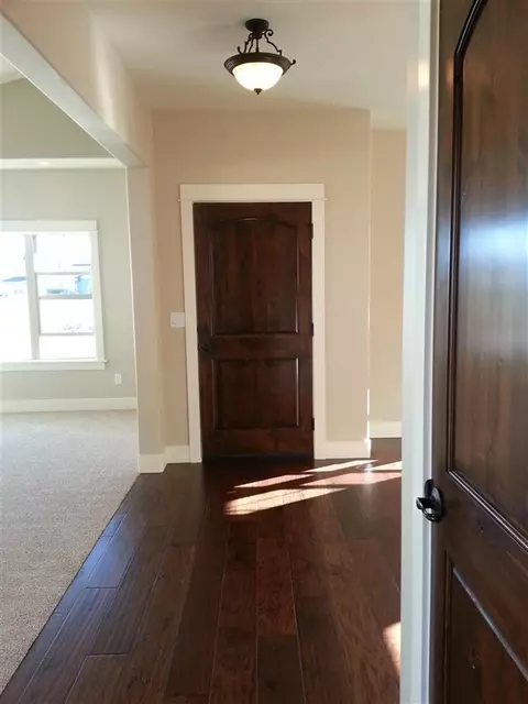 518 Stone Pt, Central Point, OR 97502 photo 11