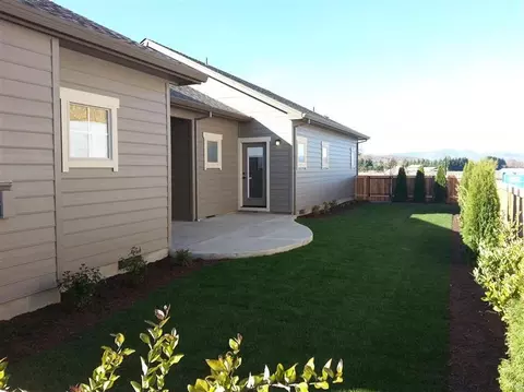 518 Stone Pt, Central Point, OR 97502 photo 2