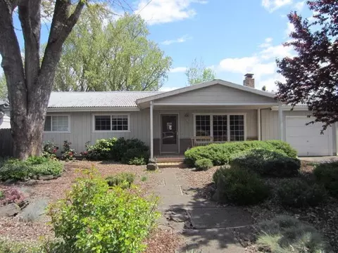 1094 Barlynn St, Medford, OR 97501