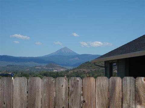 408 N De Anjou Ave, Eagle Point, OR 97524 photo 11