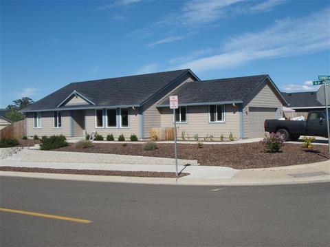 408 N De Anjou Ave, Eagle Point, OR 97524 photo 1
