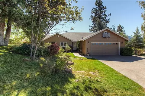 898 Crowfoot Rd, Eagle Point, OR 97524 photo 2