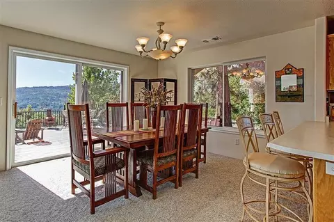 898 Crowfoot Rd, Eagle Point, OR 97524 photo 5