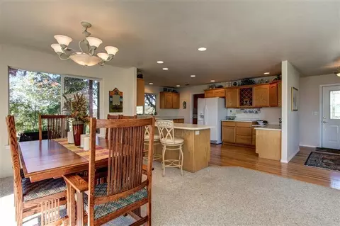 898 Crowfoot Rd, Eagle Point, OR 97524 photo 4