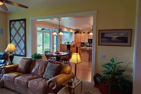 643 Seclusion Loop, Grants Pass, OR 97526 photo 5