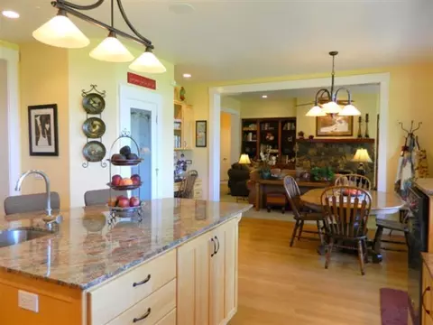 643 Seclusion Loop, Grants Pass, OR 97526 photo 9