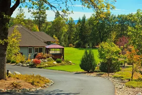 643 Seclusion Loop, Grants Pass, OR 97526 photo 24